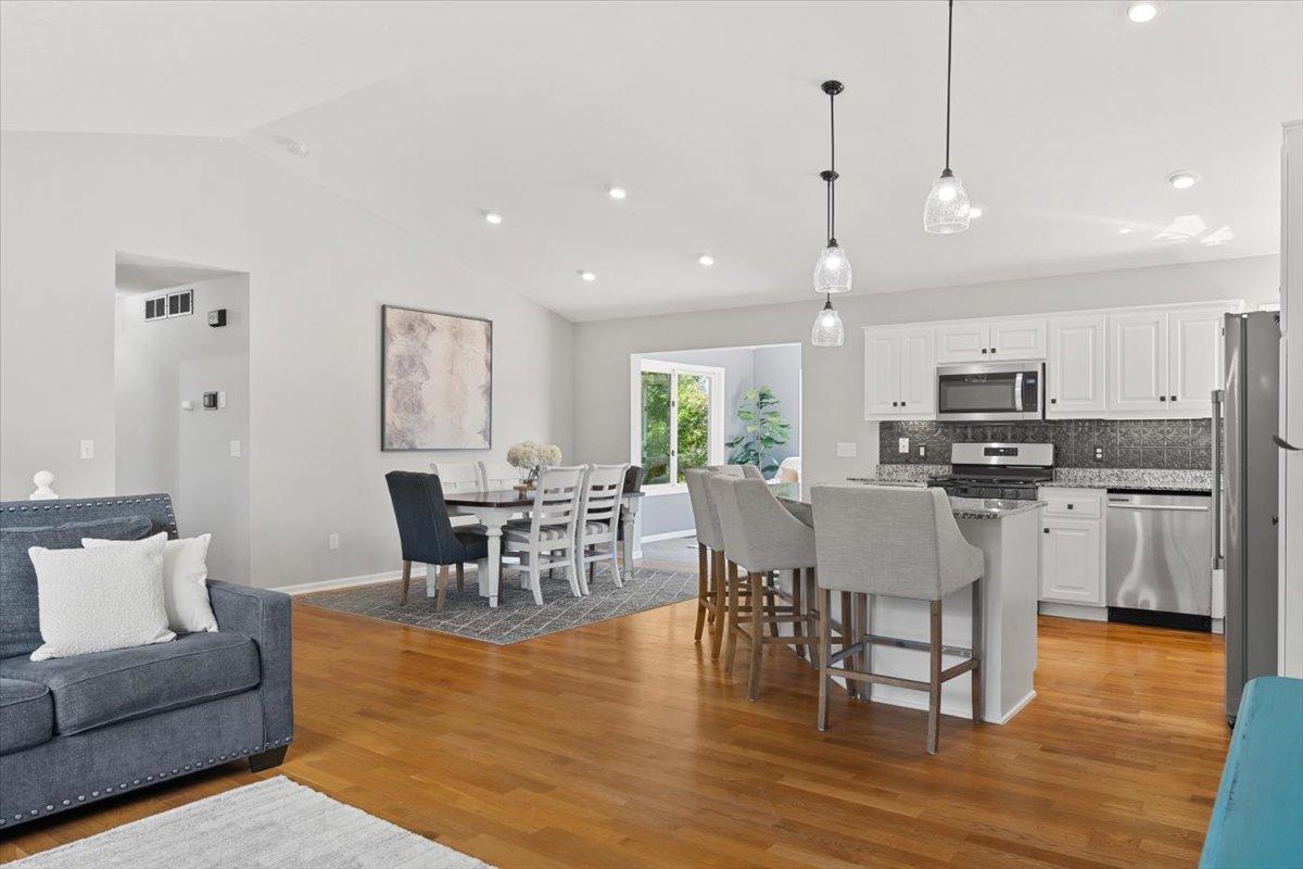 Farnham Ave, Hugo, MN 55038