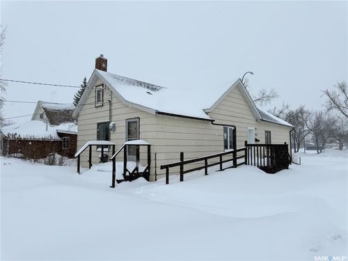 403 3rd Ave W, Melville, SK, S0A | Card Image