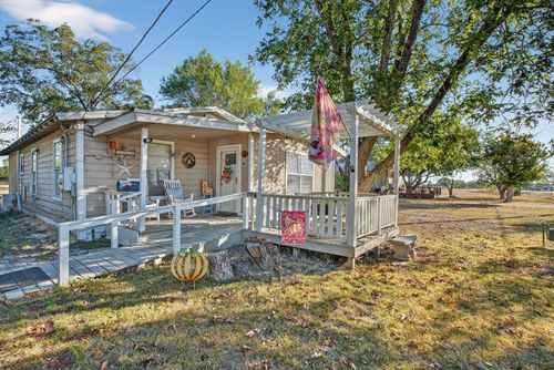 1309 Blackjack St, Lockhart, TX, 78644-4695 | Card Image