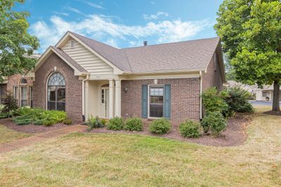 6056 Sunrise Circle, Condo with 3 bedrooms, 2 bathrooms and 2 parking in Franklin TN | Image 2