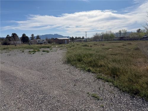 521 S Woodchips Rd, Pahrump, NV, 89048-5011 | Card Image