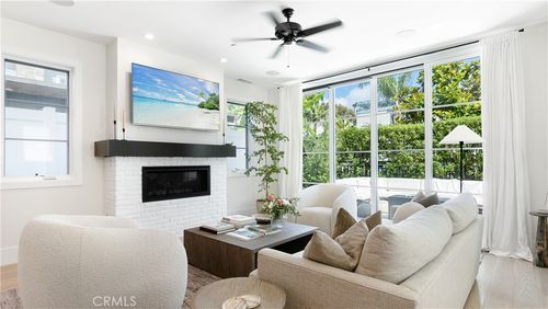 1-435 Fernleaf Ave, Corona del Mar, CA, 92625-2112 | Card Image