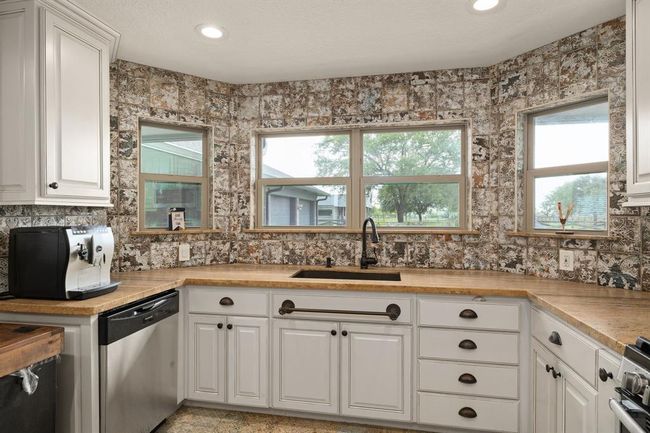 Kitchen | Image 10