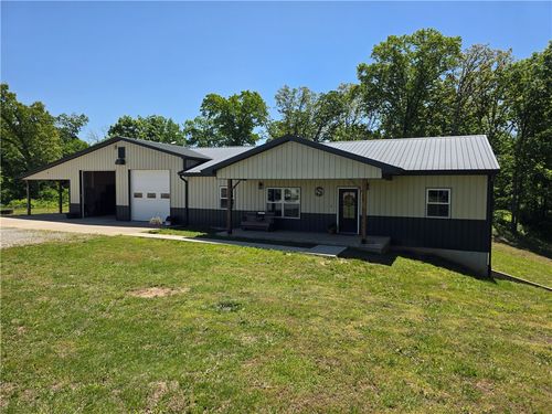 3082 E 300 North Rd, Stewardson, IL, 62463-4161 | Card Image