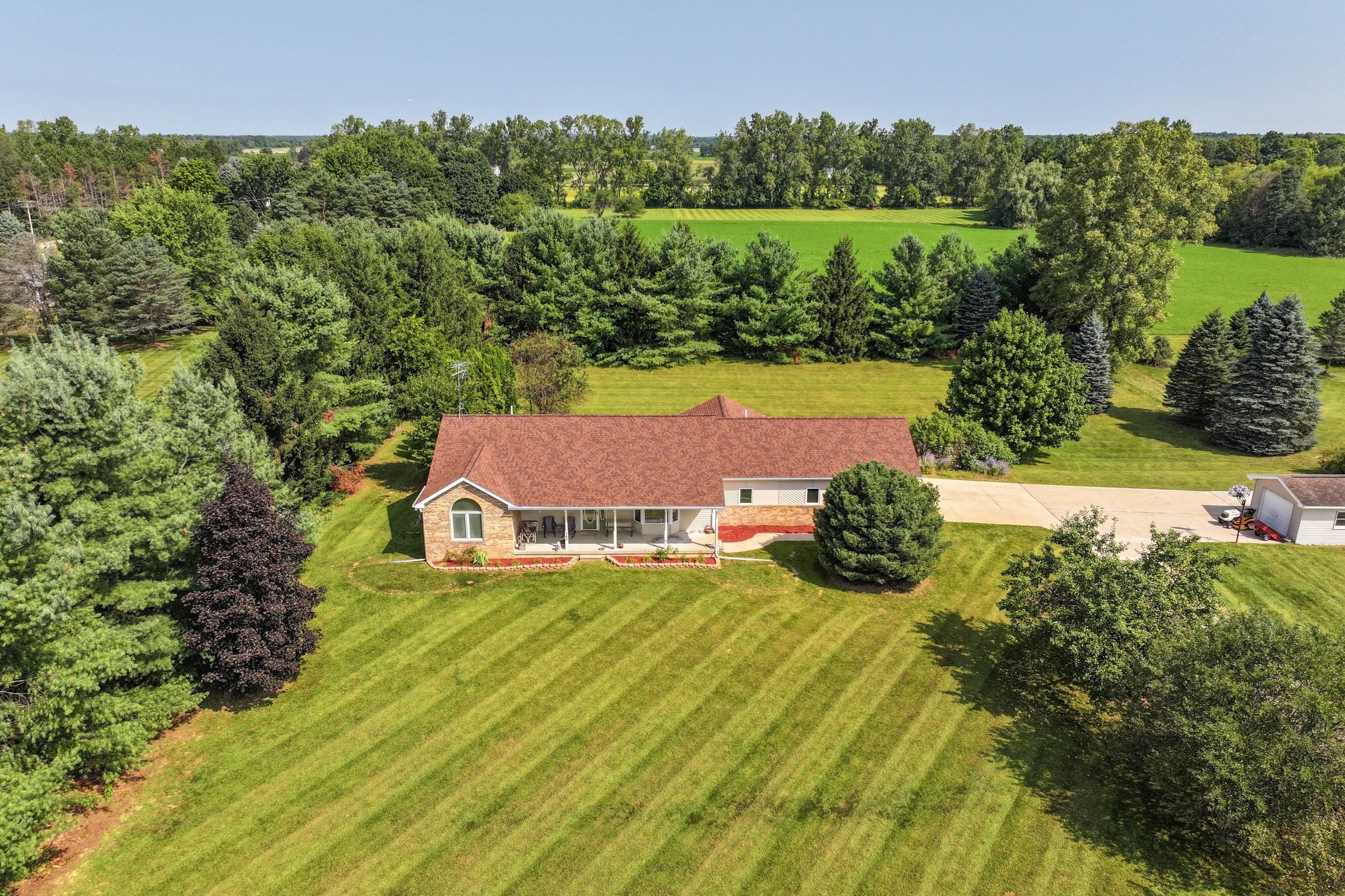 Mellish Dr, Lapeer, MI 48446
