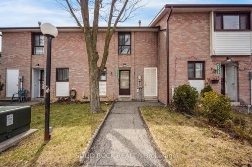 332-332 Fleetwood Crescent, Brampton, ON, L6T2E7 | Card Image