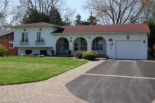 4200 Eastdale Dr, Beamsville, ON, L3J0N3 | Card Image