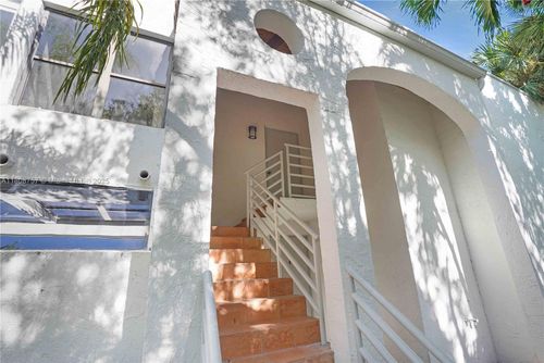 2-3570 Magellan Cir, Aventura, FL, 33180-3713 | Card Image