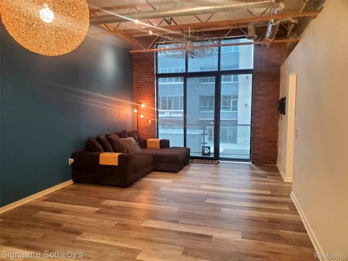 202-111 Manistee St, Oak Park, MI, 48237 | Card Image