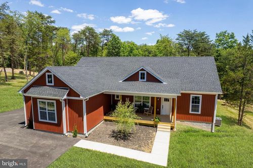 831 Avanti Dr, BUNKER HILL, WV, 25413-2920 | Card Image