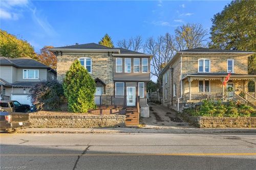 100 Queen St W, Cambridge, ON, N3C1G3 | Card Image