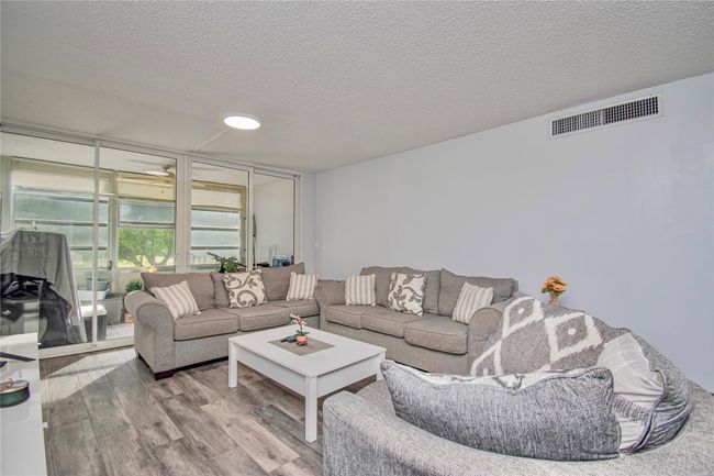 APT-207 - 9410 Tangerine Pl, Condo with 2 bedrooms, 2 bathrooms and null parking in Davie FL | Image 5