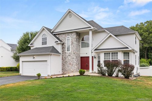 27 Laurel Lane, Brookhaven, NY, 11742 | Card Image