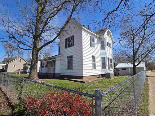 517 W 6th St, Beardstown, IL, 62618-1435 | Card Image