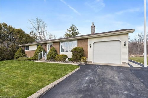 33 Centre St, Glen Morris, ON, N0B1W0 | Card Image