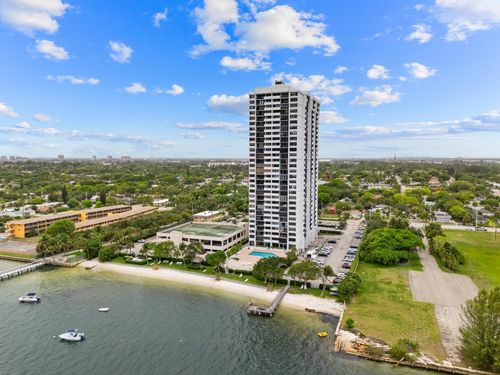 402-5600 N Flagler 402 Drive, West Palm Beach, FL, 33407 | Card Image