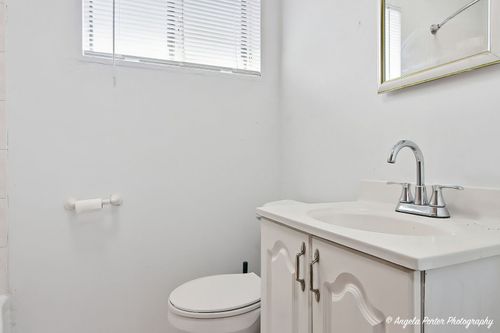 b-4912 Crain St, Skokie, IL, 60077-5450 | Card Image
