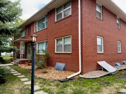 2500 J St, Lincoln, NE, 68510-3027 | Card Image