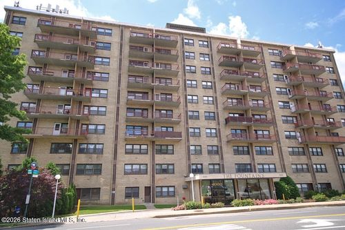 2m-1000 Clove Rd, Staten Island, NY, 10301-3641 | Card Image