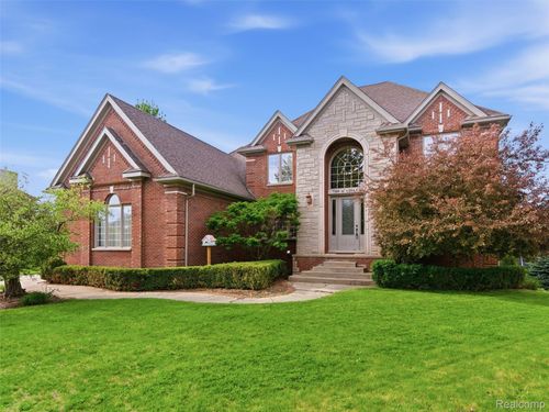 7305 Acadia Ct, Washington Twp, MI, 48095-2447 | Card Image
