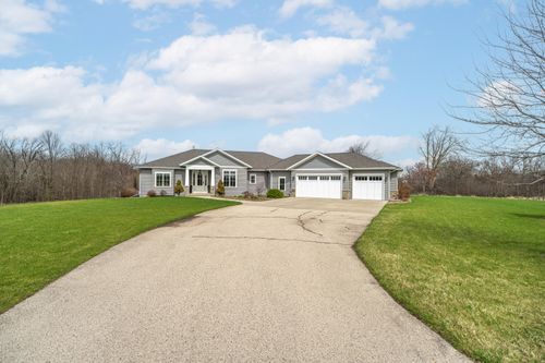 W3869 Garden Dr, EDEN, WI, 53019-1499 | Card Image