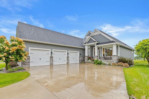 1920 Annika Dr N, Lake Elmo, MN, 55042-4105 | Card Image