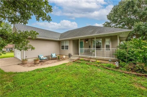 1802 E 22nd St, Sedalia, MO, 65301-8228 | Card Image