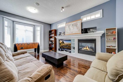 2-221 17 Avenue Ne, Calgary, AB, T2E1L9 | Card Image