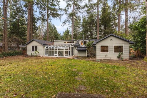 450 Whispering Pines Ln, Grants Pass, OR, 97527-4526 | Card Image