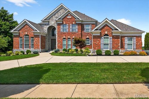 17934 Bonhomme Ridge Ct, Chesterfield, MO, 63005-4950 | Card Image
