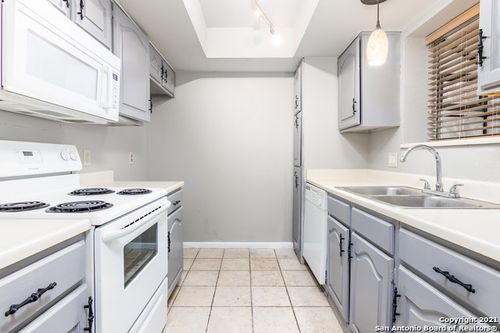 301-11843 Braesview, San Antonio, TX, 78213-4814 | Card Image