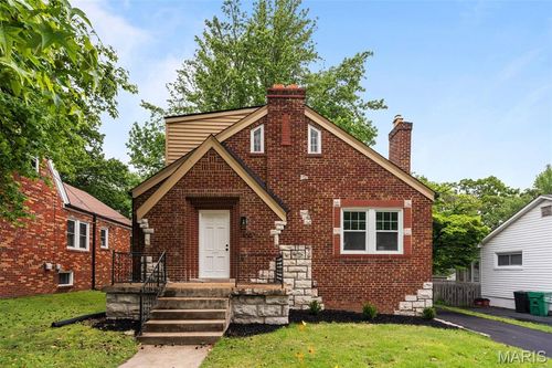 9007 Lawn Ave, Brentwood, MO, 63144-1709 | Card Image
