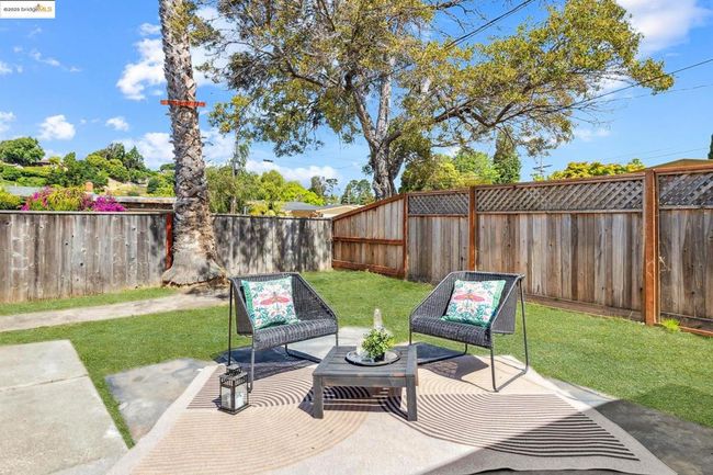 Front Yard | Image 52
