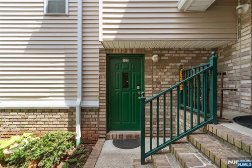 122 Rip Van Dam Ct, BELLE MEAD, NJ, 08502-4101 | Card Image