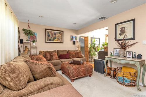 261 E Hoffman Ave, Lindenhurst, NY, 11757-5041 | Card Image
