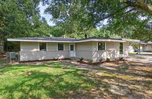2060 S Woodcrest St, Denham Springs, LA, 70726-5026 | Card Image