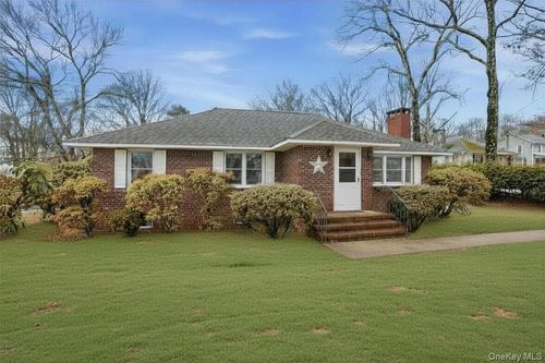 17 Academy Ave, Sparrow Bush, NY, 12780-5533 | Card Image