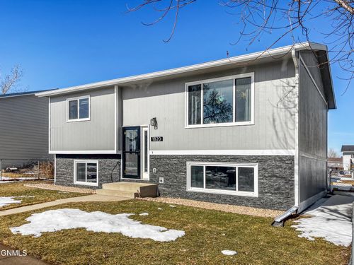 1820 28th Street W, Williston, ND, 58801 | Card Image