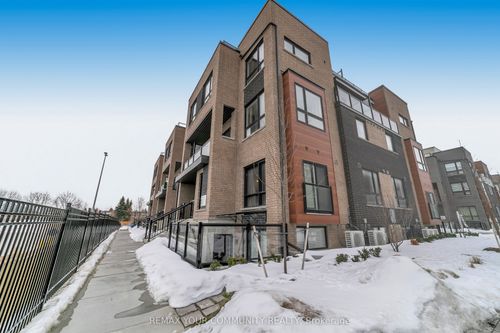 191-2-20 Lytham Green Cir, Newmarket, ON, L3Y0H4 | Card Image