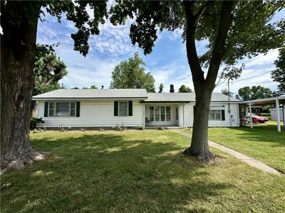 224 E 9th Street, House other with 3 bedrooms, 2 bathrooms and null parking in Neoga IL | Image 3