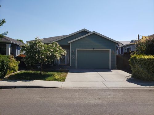 7408 Stonefield Dr, White City, OR, 97503-1461 | Card Image