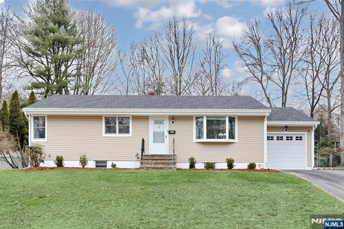 221 Raymond St, Hillsdale, NJ, 07642-1913 | Card Image