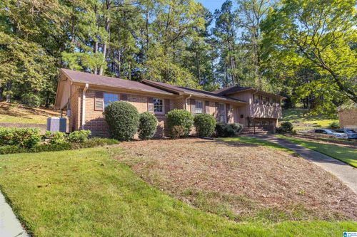 1375 Badham Dr, VESTAVIA HILLS, AL, 35216-2947 | Card Image