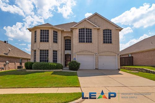 2216 Oak Park Dr, Bedford, TX, 76021-6057 | Card Image