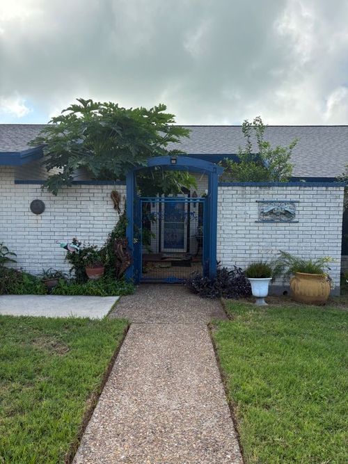 120 Shore Dr, Portland, TX, 78374-1420 | Card Image