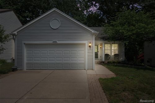 1695 Valdosta Cir, Pontiac, MI, 48340-1083 | Card Image
