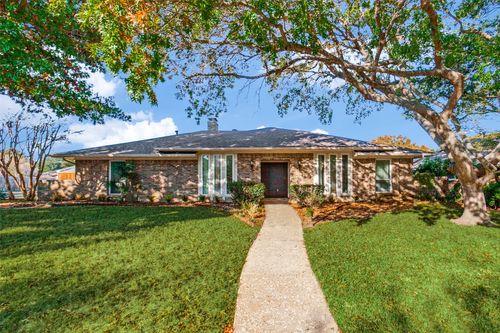 2401 Silver Holly Ln, Richardson, TX, 75082-4209 | Card Image