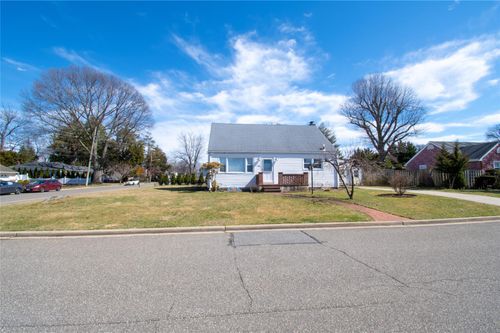 2135 Maple St, North Baldwin, NY, 11510-2518 | Card Image