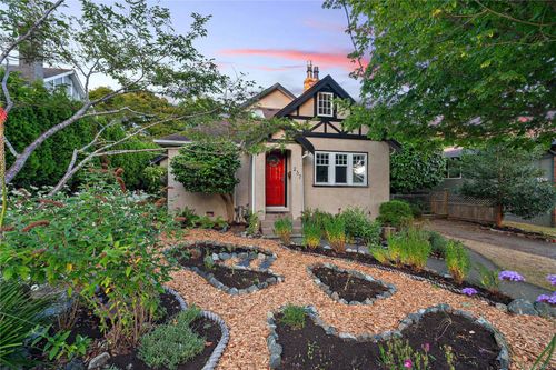 237 Wildwood Ave, Victoria, BC, V8S3W2 | Card Image