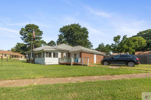 2201 Oaklawn Dr, Texarkana, TX, 75501-3250 | Card Image